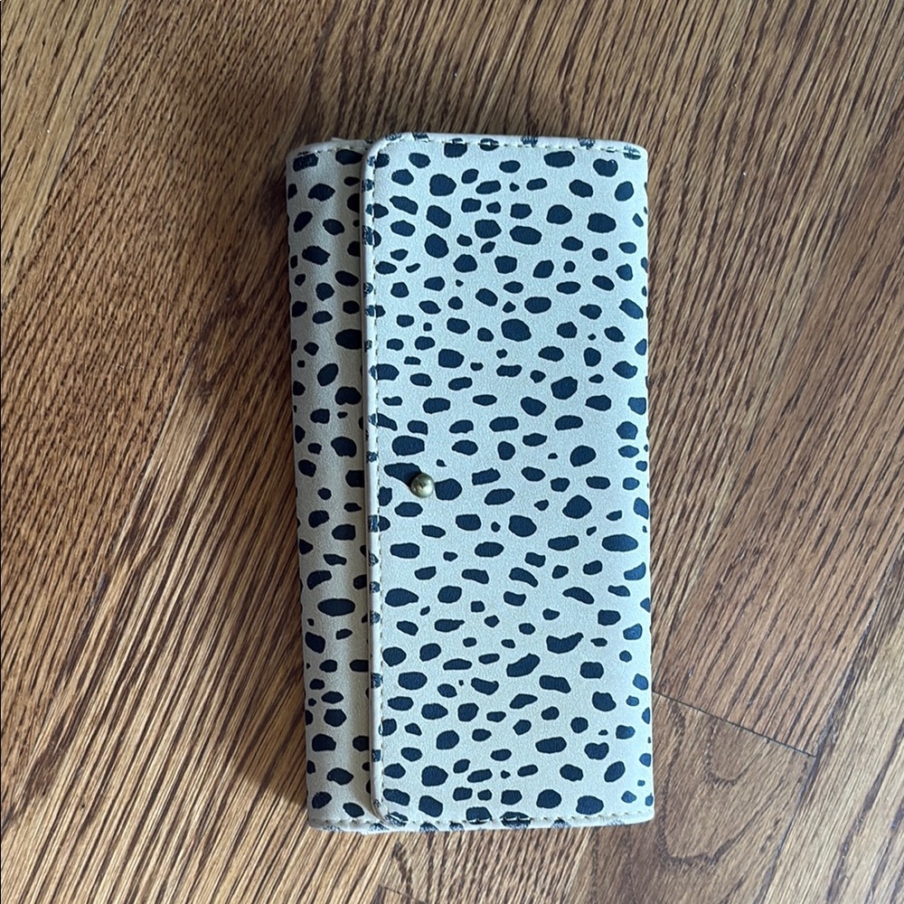 Universal Thread Spotted Wallet - image 1